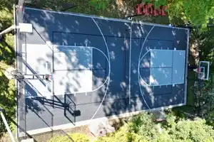 This versatile backyard multi-game court in Waterloo, Ontario, is perfect for a range of activities. Featuring a comprehensive layout for pickleball, basketball, it provides an exceptional space for active outdoor enjoyment for the whole family.
